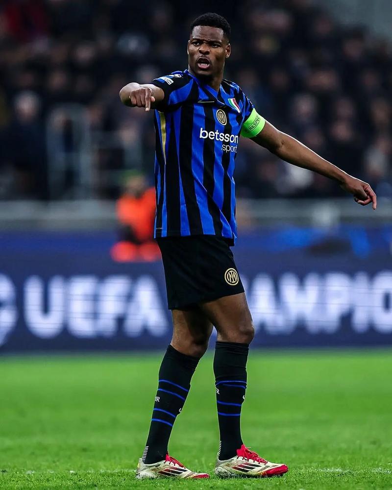 董春雨告别弗兰克：浙江队传奇外援，高球商高情商，榜样