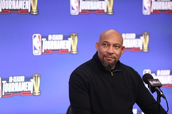 意甲球员在第12轮比赛中涂上红色面彩，向针对女性的暴力说不（意甲第12轮：球员以红色面彩发声，拒绝针对女性的暴力）