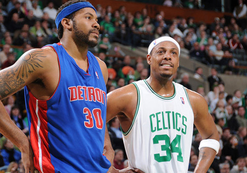 姆巴佩欧冠生涯已5次戴帽，仅次于梅西、C罗和莱万（姆巴佩欧冠第5次上演帽子戏法，排名仅在梅西、C罗、莱万之后）