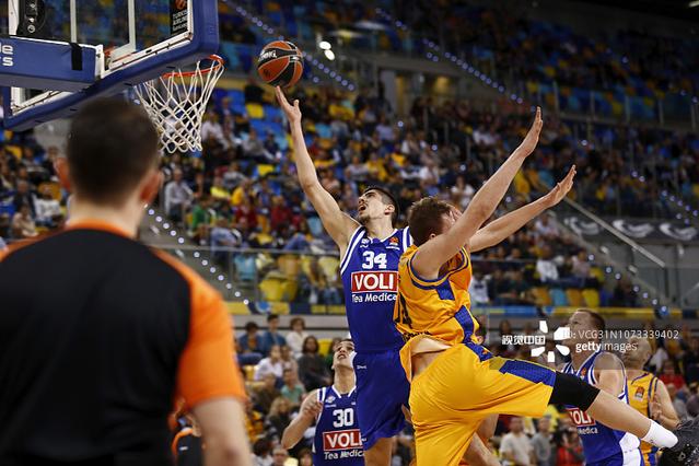 梅西48冠后仍渴望胜利，法尔孔盛赞其竞争心态影响全队（梅西48冠仍未止步，法尔孔赞其竞争精神激发全队）