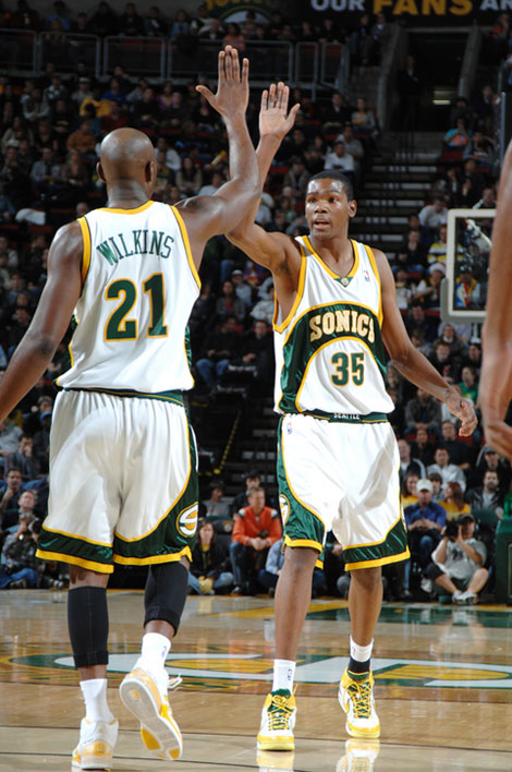 颜骏凌：赢下德比提升了我们的信心，球队每年的目标都是争冠（颜骏凌：德比胜利提振信心，球队年年剑指冠军）