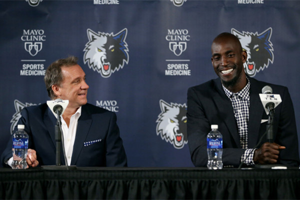 托蒂：说C罗的坏话只能说明你在嫉妒他，他和梅西的水平相当（托蒂：抹黑C罗只是出于嫉妒，他与梅西实力不相上下）