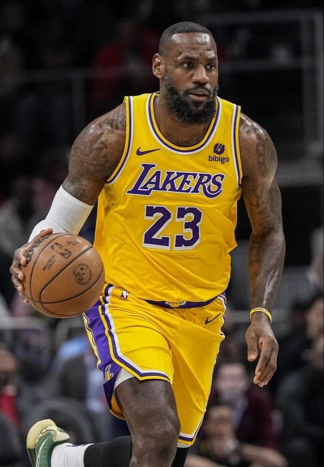 国际米兰牢牢占据榜首（国米稳居榜首）