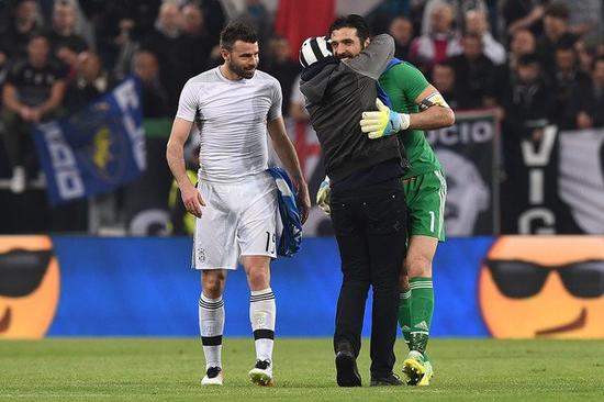 贝拉尔迪：我受伤前曾和球衣是间条衫的一家意甲豪门达成协议（贝拉尔迪：受伤前我已与一支穿条纹球衣的意甲豪门达成一致）