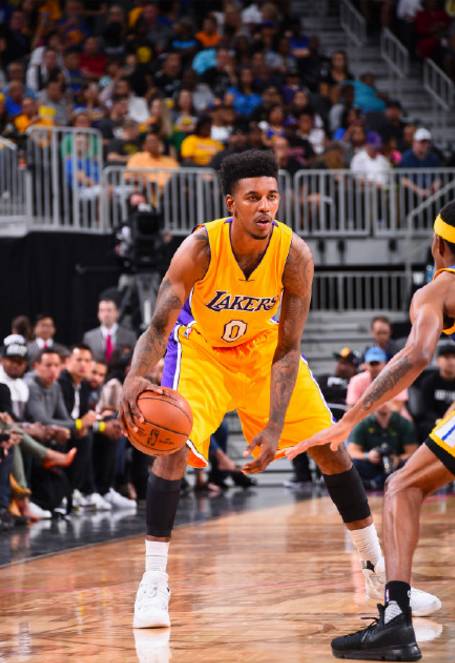 内维尔：利物浦一次次犯错，你真没法信任他们（内维尔：利物浦接连失误，实在让人难以信任）