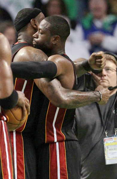 广东男篮防守稳固力克上海（广东男篮凭强悍防守击败上海队）