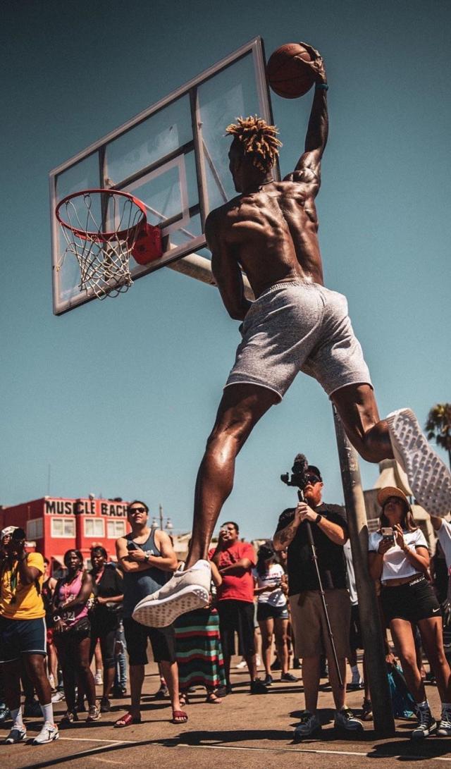 武汉女足1-1纳萨夫女足，唐涵造乌龙，马君失点，奥乌苏失空门（武汉女足1比1战平纳萨夫女足：唐涵逼出乌龙，马君点球失手，奥乌苏空门错失良机）