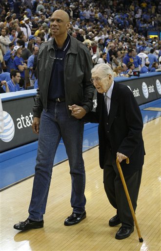 建队基石！武磊、颜骏凌等7人随海港四夺中超冠军（四冠功臣！武磊、颜骏凌等七将随海港四度称王中超）