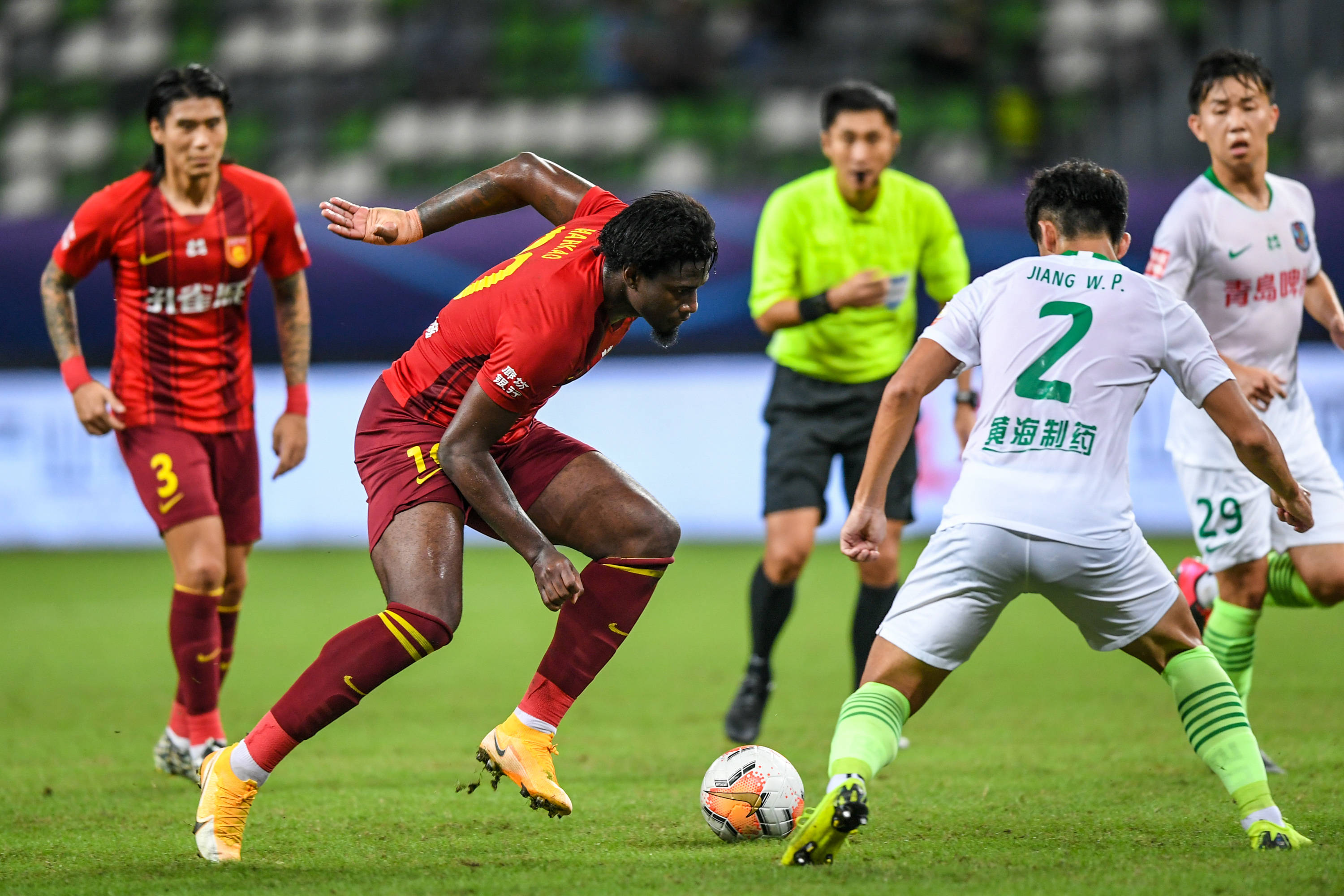 皇马欧冠客战利物浦大名单：阿诺德战旧主，贝林、姆巴佩在列（皇马欧冠客场对阵利物浦名单出炉：阿诺德对阵旧主，贝林厄姆与姆巴佩入选）