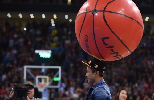 中超赛程更新：关注榜首之争,（中超最新赛程发布：榜首之争成焦点）